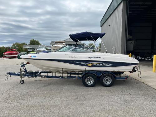 Rinker 212 Captiva Bowrider avaliação e ficha técnica